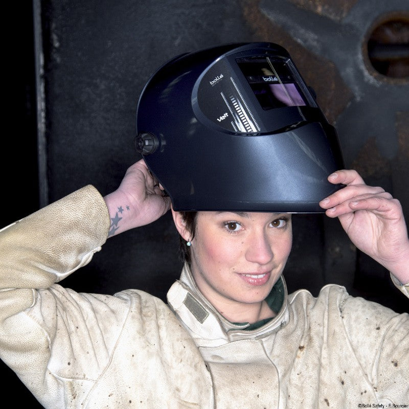 https://www.workwear.co.uk/user/products/large/Bolle-Volt-Welding-Helmet-Lifestyle.jpg